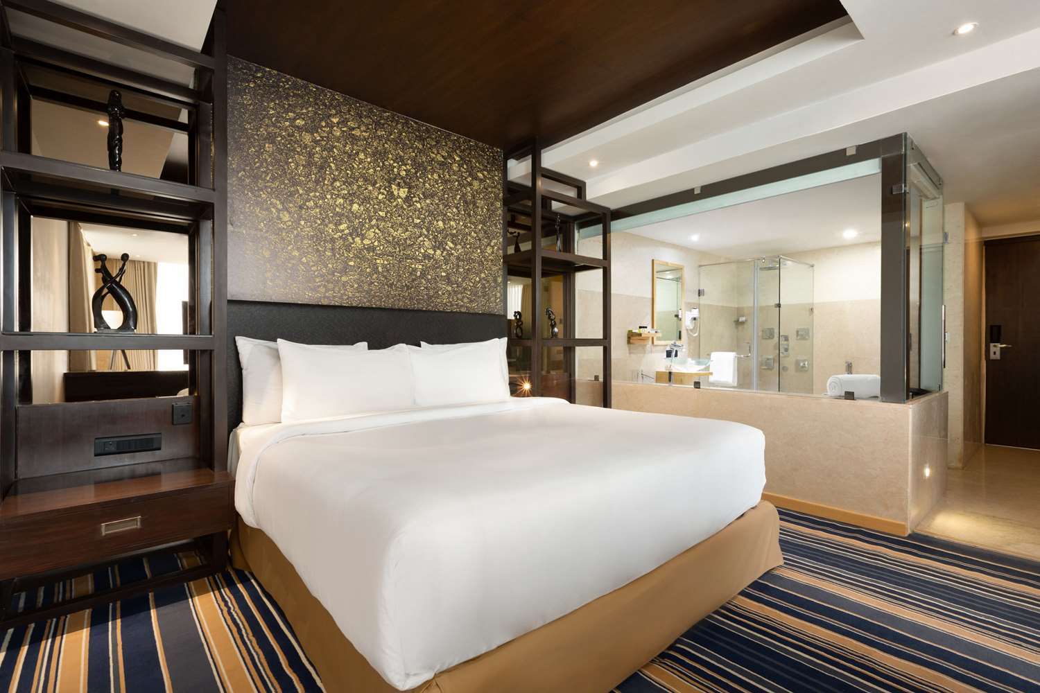 Hotel Ramada By Wyndham Dehradun Chakrata Road Esterno foto
